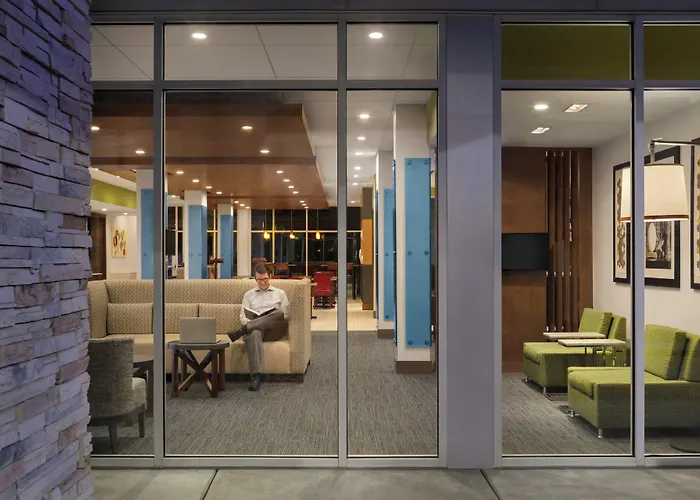 Holiday Inn Express & Suites Salisbury By Ihg